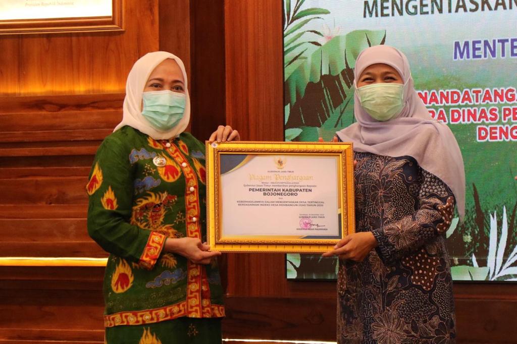 KABUPATEN BOJONEGORO RAIH PENGHARGAAN ATAS KEBERHASILAN DALAM MENGENTASKAN DESA TERTINGGAL