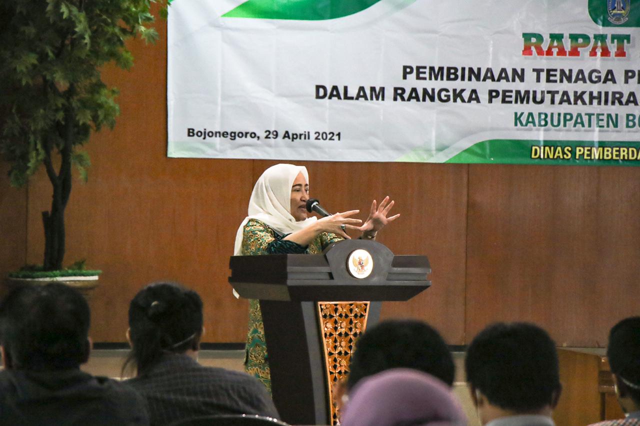 Bupati Beri Pembinaan Pendamping Desa dalam Rangka Percepatan Pemutakhiran Data SDGs Desa dan IDM