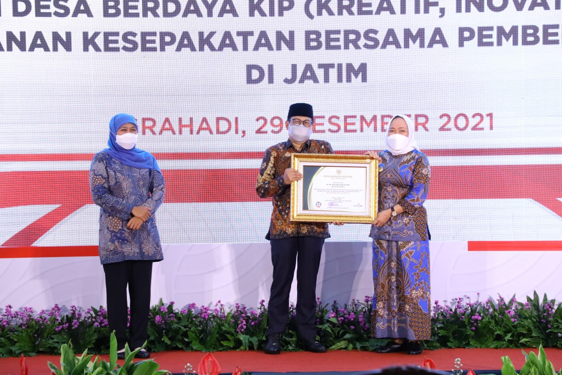Gus Menteri Beri Penghargaan Atas Komitmen Pemkab Bojonegoro Mendorong Percepatan Pembangunan Desa