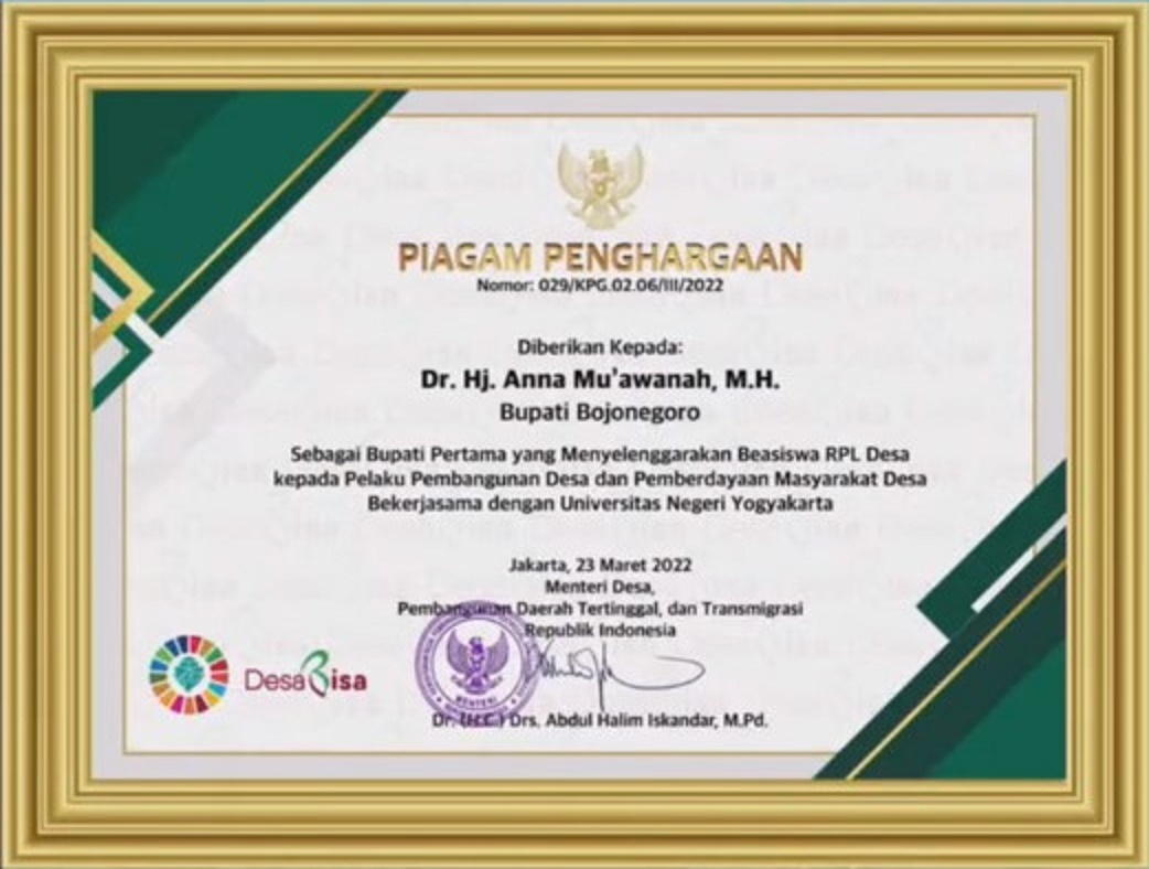 Bupati Bojonegoro Raih Penghargaan Bupati Pertama Penyelenggara Beasiswa RPL Desa Kemendesa PDTT