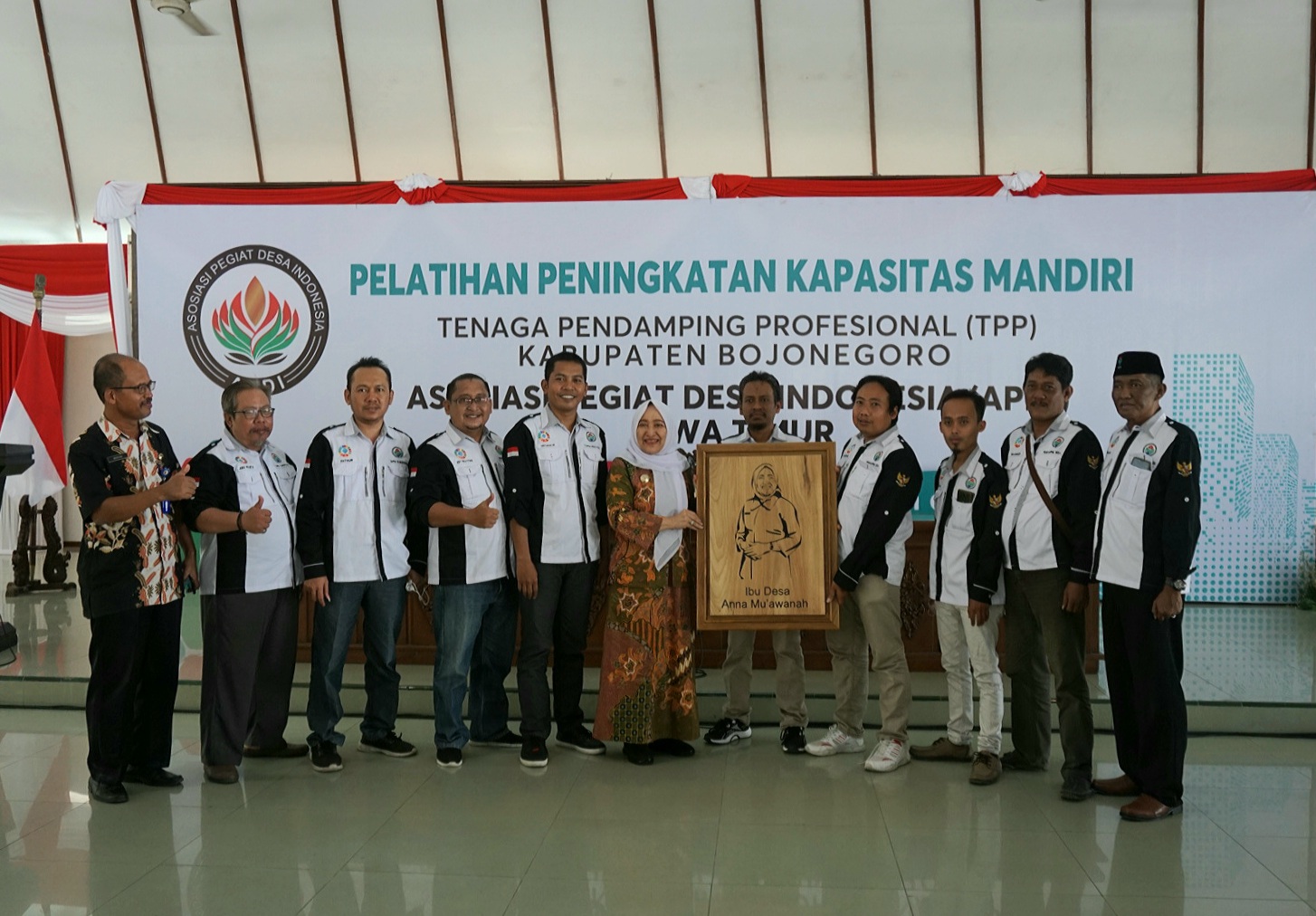 Apresiasi Banyaknya Program Untuk Desa, APDI Nobatkan Bupati Bojonegoro Sebagai "IBU DESA"