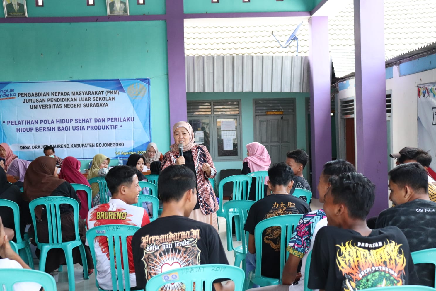 Keren! Prodi PLS UNESA Gelar Sosialisasi dan Pelatihan PHBS bagi Posyandu Remaja di Desa Drajat