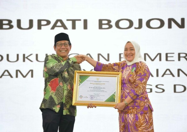 Tuntaskan SDGs Desa, Bupati Bojonegoro Raih Penghargaan dari Kementerian Desa PDTT