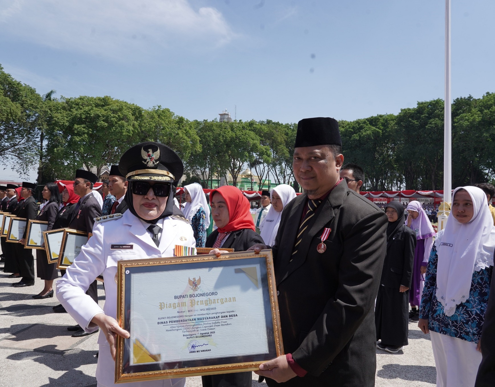 Capai IDM Desa Mandiri Terbanyak Se-Jawa Timur, DPMD Bojonegoro Raih Penghargaan OPD Berprestasi