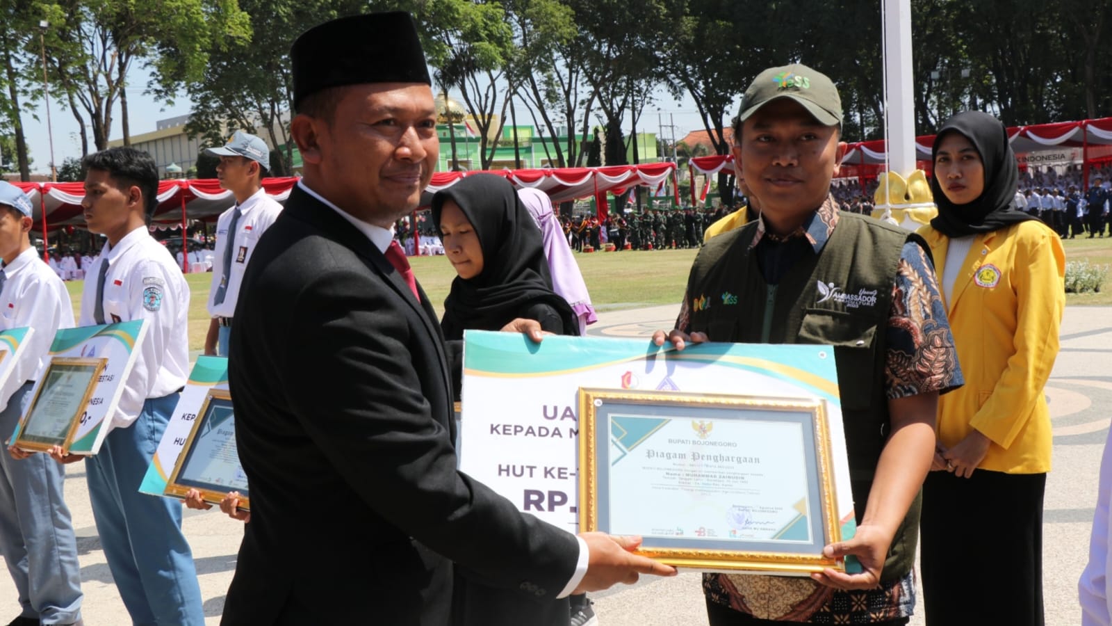 Jadi Young Ambassador Agriculture 2023, Mahasiswa S2 Program RPL Desa Ini Terima Penghargaan Bupati