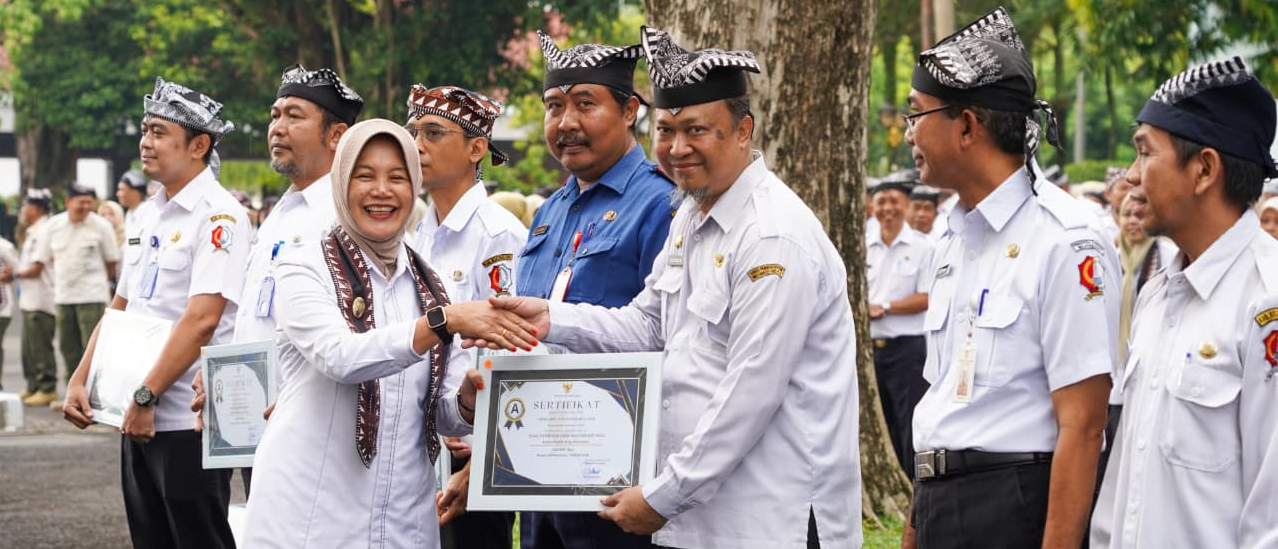 DPMD Bojonegoro Raih Penghargaan Indeks Kepuasan Masyarakat (IKM) <BR>dengan Nilai Survey Kepuasan Masyarakat (SKM) Sangat Baik